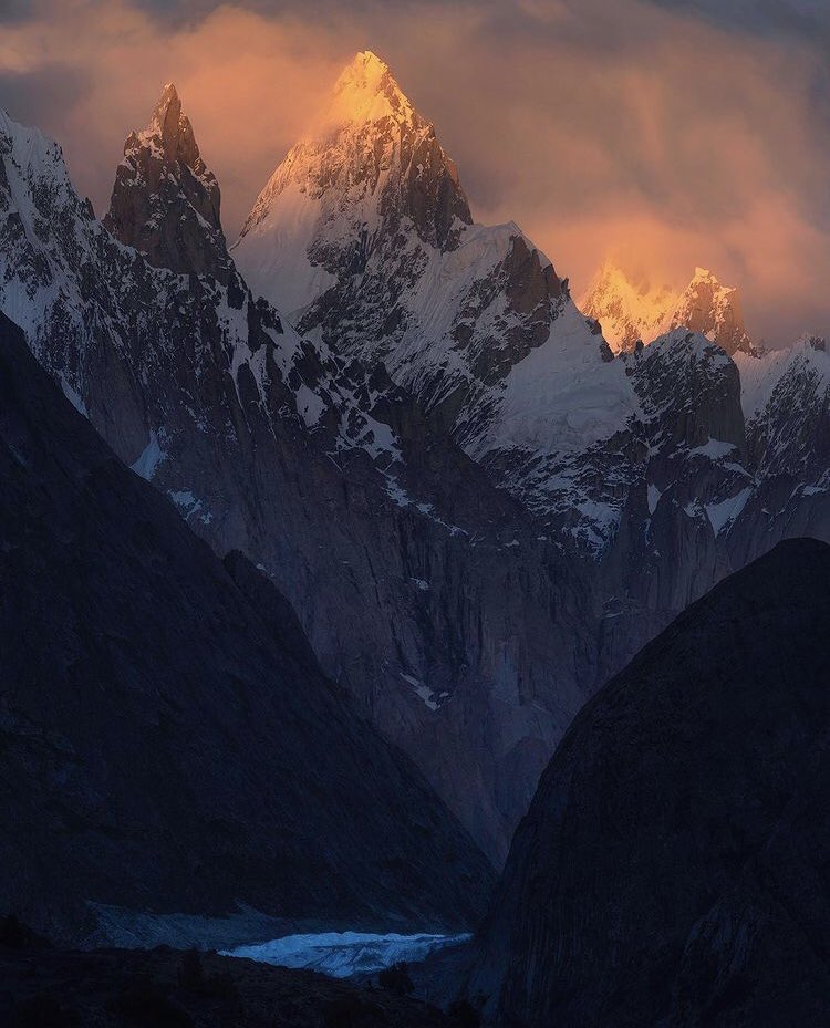 Sunshine hugging the K7 Mountain 🌄 
K7 with the altitude of (6858m) in the Charakusa Valley, Karakorum Range Pakistan. 🇵🇰 
The peak's climbing history began in 1982, when a Japanese team attempted K7 West via the west ridge.
themountainboy.com