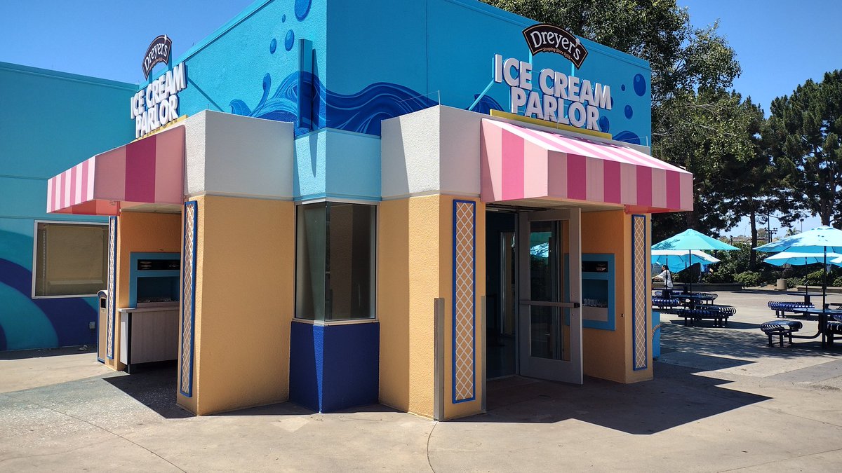 Dreyer's Ice Cream Parlor, Dining