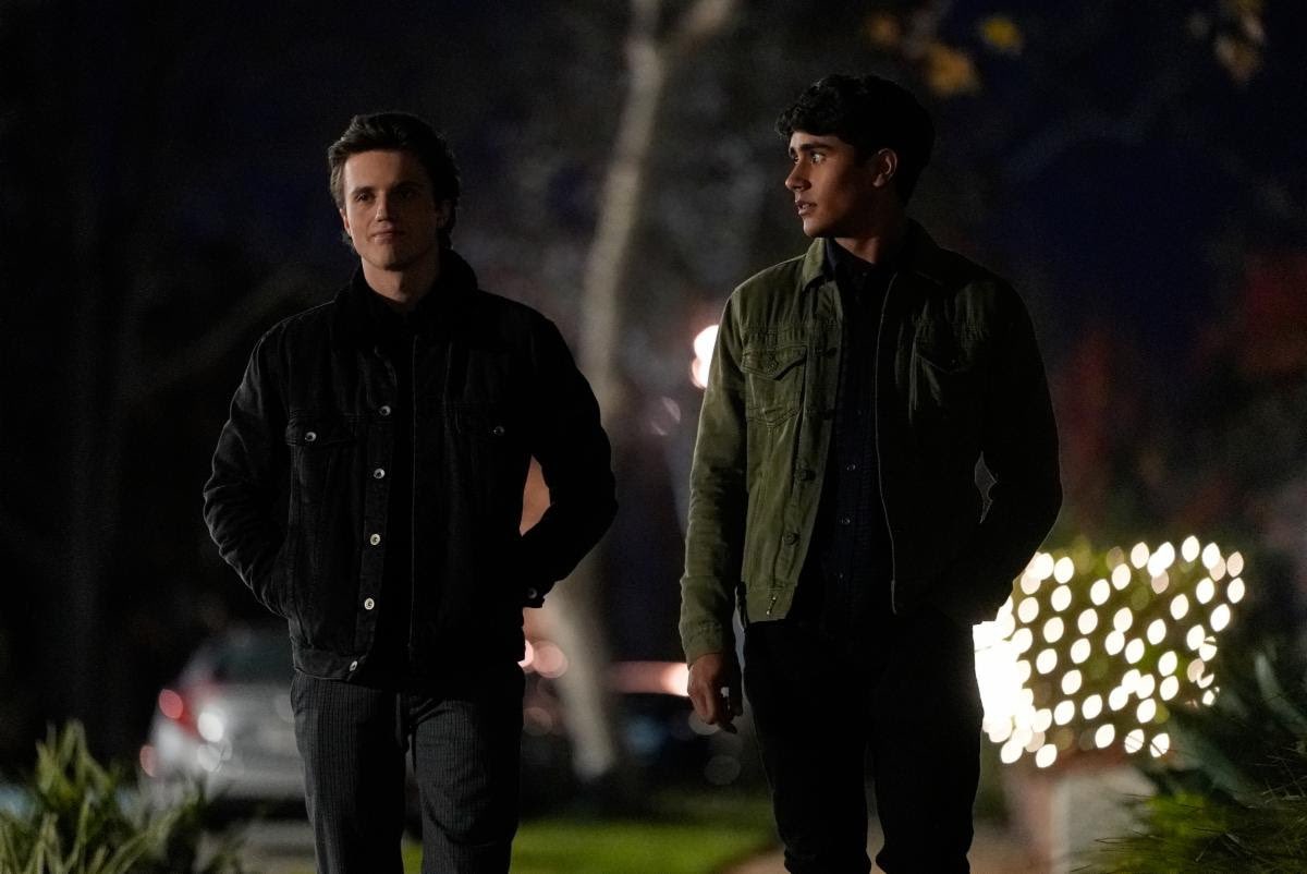 MaxJGao's tweet photo. Synopsis for episode 301 of #LoveVictor: “Victor makes his choice between Benji and Rahim. Mia and Andrew reunite with her estranged mother to get answers. Felix and Pilar begin their new romance, while Lake and Lucy spend the night getting closer.”
Season 3 premieres June 15! https://t.co/hMAjesKty1