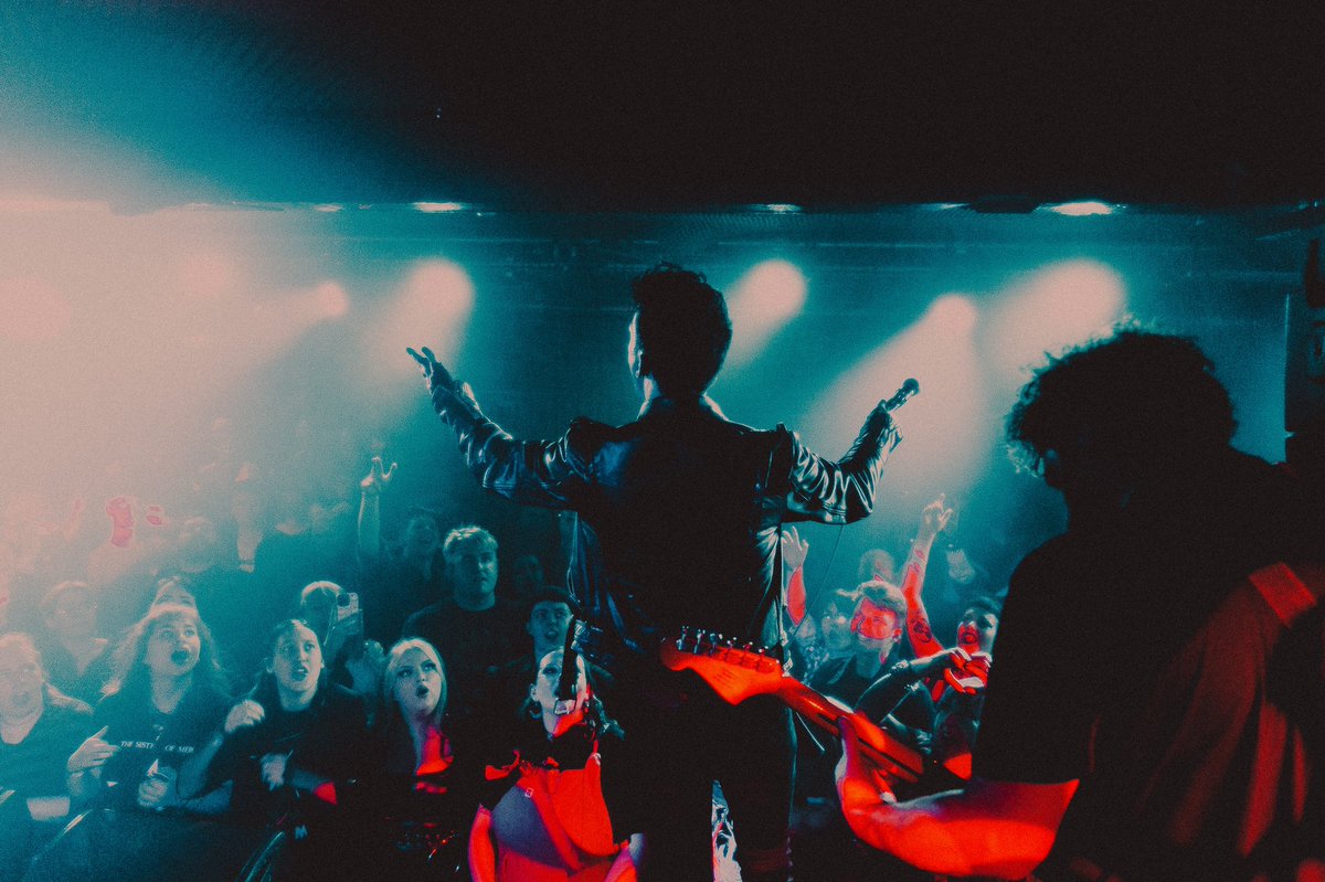 .<a href="/Church_of_Salem/">𝖘 𝖆 𝖑 𝖊 𝖒</a> in Bristol was so fun! Will is such a good frontman!