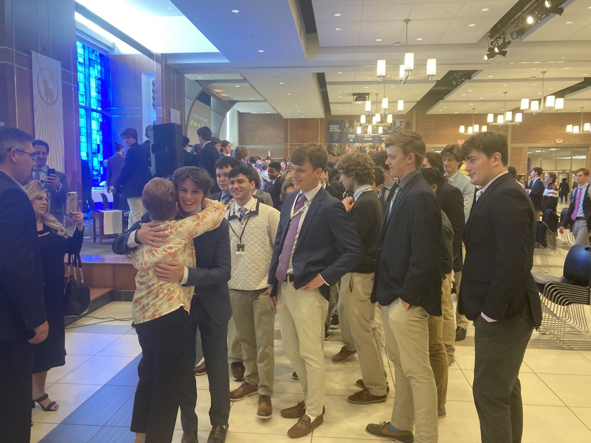 Sluhpresident's tweet photo. Our annual Mass of Faith & Gratitude. THANK God for the many gifts of the year & our departing colleagues. HUGE part of the celebration-recognition of Kathy Hylla as she retires. “Kathy’s Kitchen” was named & donor provided a fully funded scholarship in her name! #WomanforOthers https://t.co/Tfy7tB2Lbc
