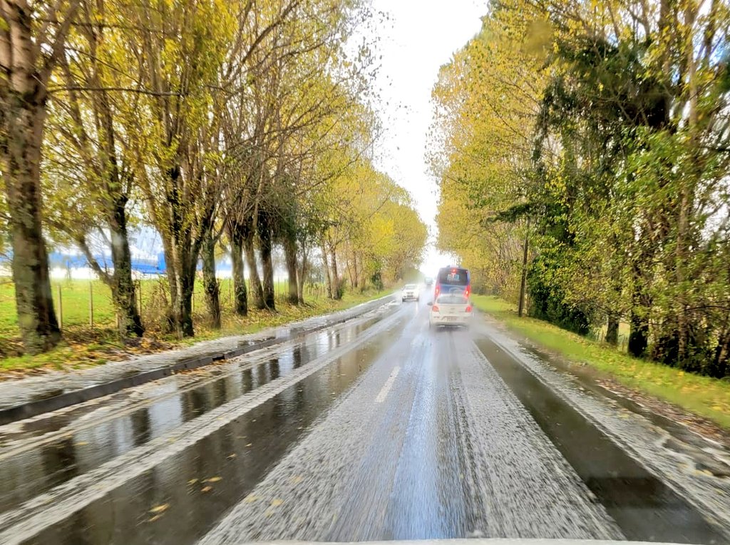 #Chonchi precaución conductores, mucha cantidad de Granizos sector Huitauque, conducir con precaución <a href="/TTILosLagos/">TransporTeinforma Región de Los Lagos</a> <a href="/chonchicorpo/">Corpochonchi</a> <a href="/PrimeraChonchi/">Primera Cia. Chonchi</a> <a href="/chonchicesfam/">cesfamchonchi</a> <a href="/firemancastro/">Luis Gallardo M</a> <a href="/erchiloe/">Emergencias Chiloé</a> #Chiloe