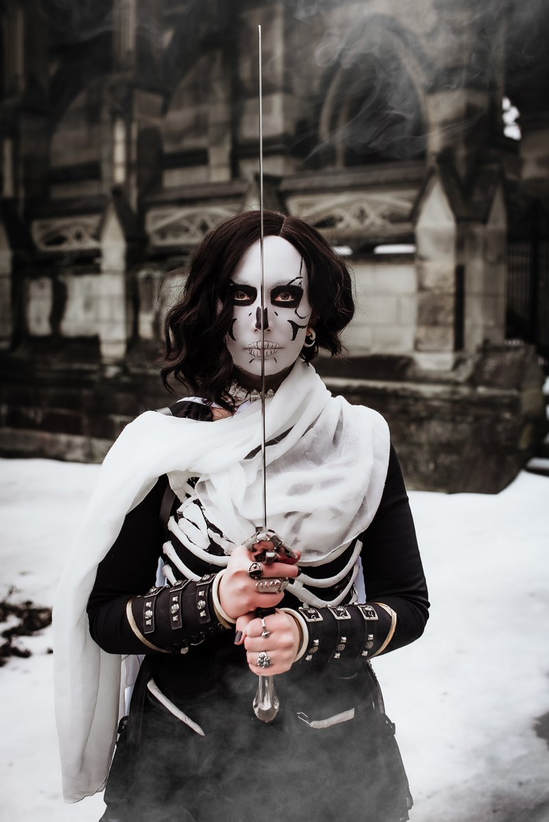 FeylynRose's tweet photo. I cannot conceive of a universe without you in it๐
Harrowhark Nonagesimus, Reverend Daughter of the Ninth House.
๐ธjrdboudiebabes
#TheLockedTomb #HarrowTheNinth #HarrowCosplay #harrowharkcosplay #TheLockedTombCosplay https://t.co/18wxG8qZLq
