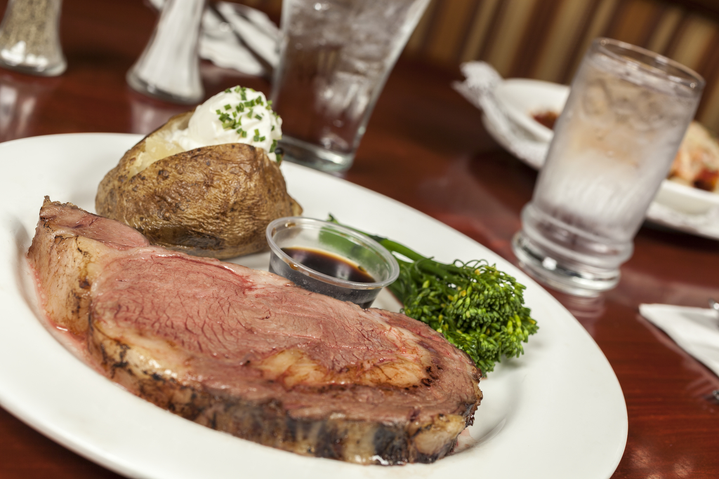 It's #NationalPrimeRibDay, and Magnolia's Veranda has choices for you. Will it be the Prime Rib Dip, or the famous Prime Rib Special?
#choices #delicious #4queens #4queenslv #fourqueens #magnoliasveranda