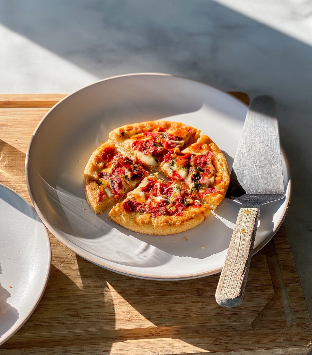VicoloPizza's tweet photo. Our mini pizzettas are the perfect size for a mid-day snack, appetizers, kid's lunches, or you can pair with a side salad for an easy &amp; delicious weeknight dinner!

#vicolo #vicolopizza #pizza #pizzetta #vicolocornmealcrust #myvicolopizza https://t.co/vlNJddshv6