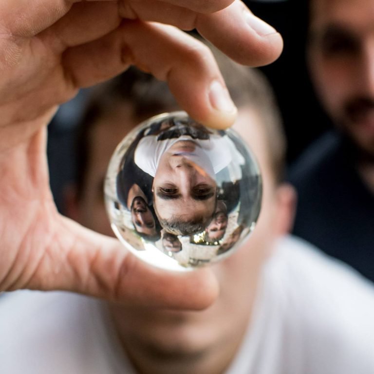 🪟 @windowdogs showcase earnest, gritty rock ‘n’ roll melding folk, pop, psychedelia and alternative rock with flourishes of musicality and raw energy. Hear their cover of “The Times They Are A-Changin” by Bob Dylan on Cleveland Verses Vol 2: clevelandverses.org/music