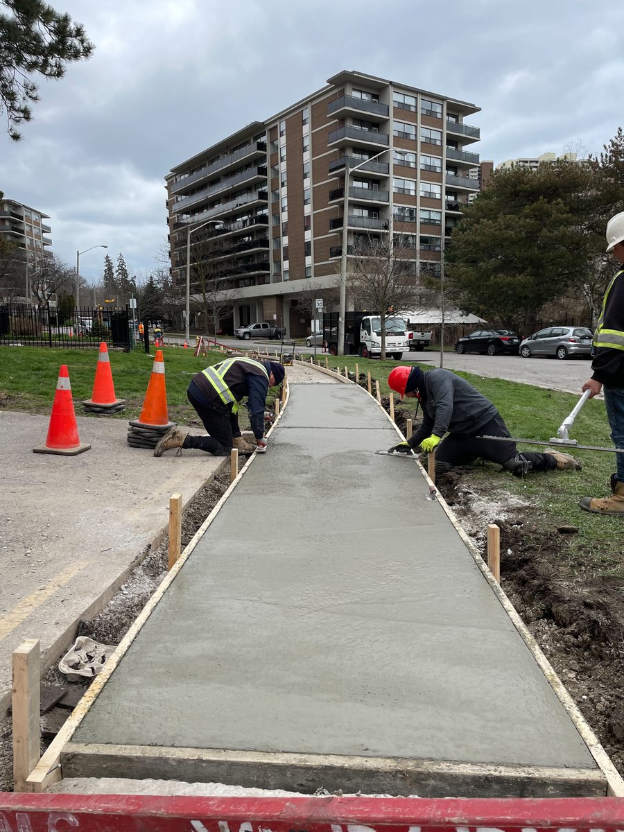 BradMBradford's tweet photo. Thanks to your voices, the ponding/freezing issues on the sidewalks along Park Vista are being addressed today.

It was exciting to go see crews out working to replace these sidewalks. Thank you to all those who brought this to my attention. #BEYSpirit https://t.co/k2Ox9Nz8mm
