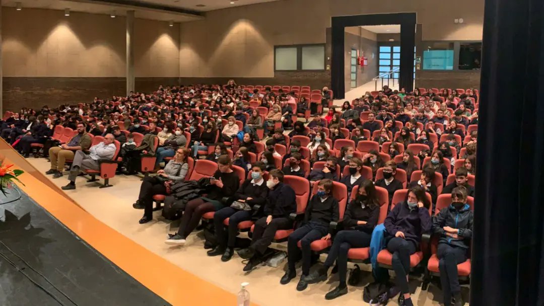 👊🏼♿ AMB ESFORÇ SEMPRE ES MILLORA 👊🏼♿
-
El passat Sant Jordi vem parlar amb els alumnes de l'escola <a href="/natzaretesplu/">Col.legi Natzaret</a>  de com és d'important estimar la vida i del poder que tots tenim per gaudir-la, aprofitar-la i compartir-la.
-
RENEIXER. Els valors de la vida i l'esport. Seguim!
