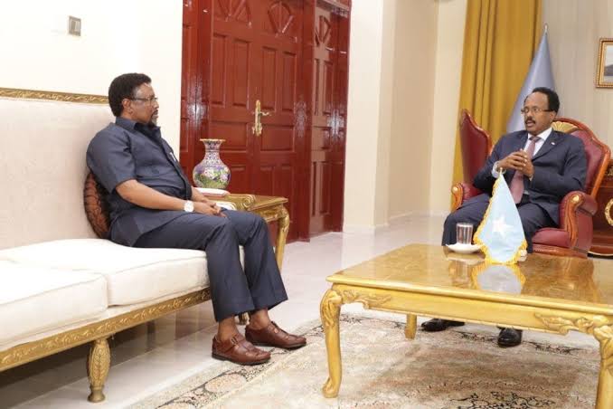 ahmed_halane's tweet photo. Waxaan aad ugu xumahay in maxamed mursal uu ku xiran yahay qol kamida qolalka madaxtoyada somalia Mohamed Abdullahi Farmaajo @M_Farmaajo fadlan soo fasax xildhibanka Musharaxa ahi.

Musharaxsi hala radiyo intan ma wayin sidii ikran tahliil. https://t.co/pKaJO7B7QK