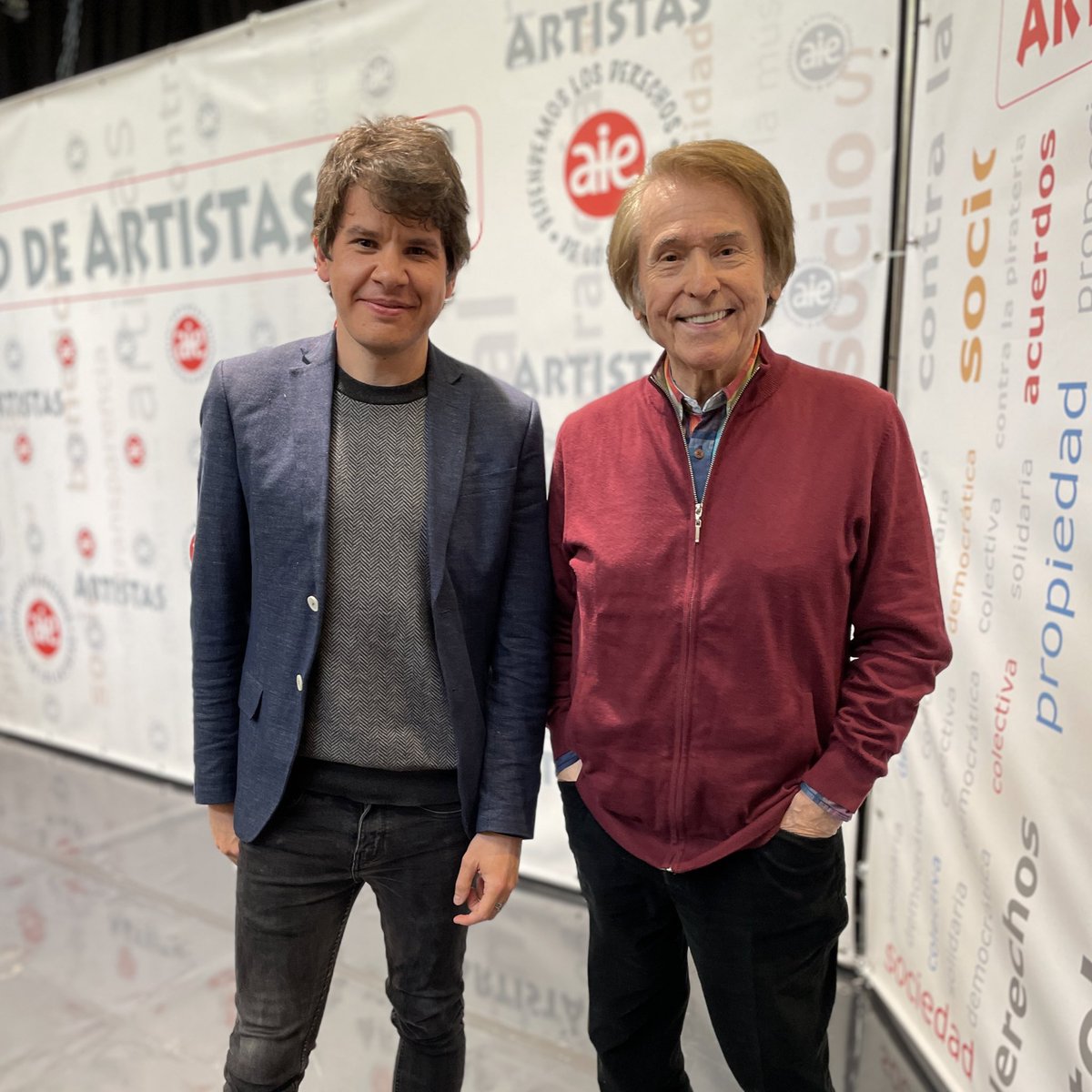 Admiración profunda, la que siento por el gran <a href="/RAPHAELartista/">𝗥𝗔𝗣𝗛𝗔𝗘𝗟</a>. Ahí está, con su Tour 6.0 recorriendo el planeta 🌎