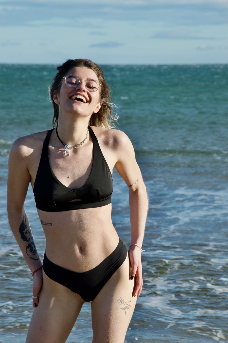 shalom055's tweet photo. Le froid est dans la tête 
Date🗓: 7 janvier 2021
Lieu📍: narbonne plage 
Modèle: Oceane 
#2
#femme #maillotdebain #hiver #photography #photographer #photoshoot #photographie #instaphoto #instagood #instalike #plage #plagehiver #froid #sexy #narbonneplage https://t.co/0hbzUsvsiK