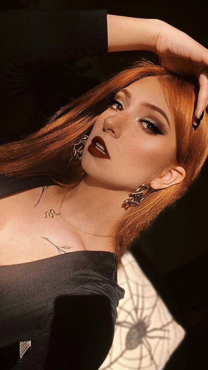 rvnefox_'s tweet image. That high school glow up