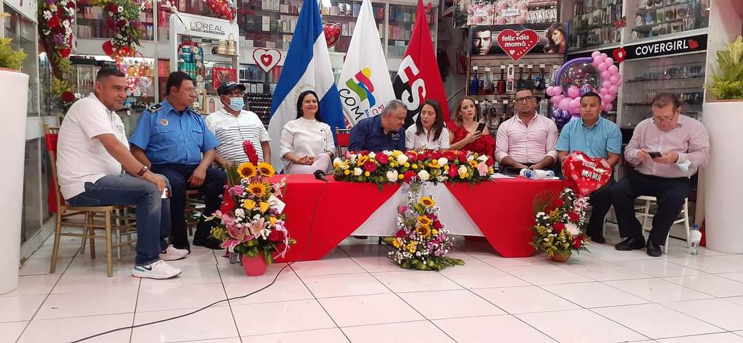 alma_commema's tweet photo. #EstaMañana #27Abril desde el #MercadoRobertoHuembes en conferencia de prensa, realizamos el lanzamiento de las Mejores Promociones para el día de las Madres! Esperamos a las familias nicaragüenses en nuestros #MercadosMunicipales #Managua
#COMMEMA https://t.co/uY7f4Ct3C7