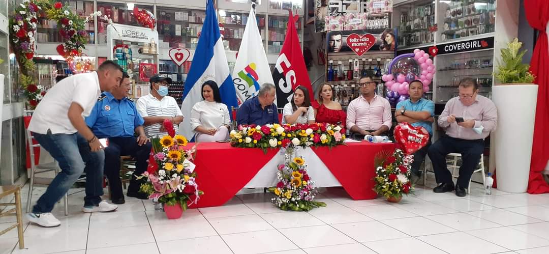 alma_commema's tweet photo. #EstaMañana #27Abril desde el #MercadoRobertoHuembes en conferencia de prensa, realizamos el lanzamiento de las Mejores Promociones para el día de las Madres! Esperamos a las familias nicaragüenses en nuestros #MercadosMunicipales #Managua
#COMMEMA https://t.co/uY7f4Ct3C7