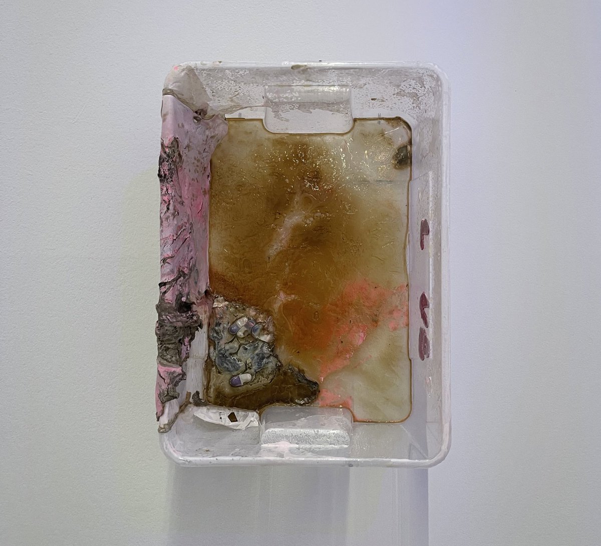 Lucho_Mora's tweet photo. Vine al Palais de Tokyo porque me parecía una propuesta interesante, pero las muestras de arte contemporáneo que me ha tocado ver me hacen inmediatamente citar a aquella sabía mujer de limpieza de una galería: “Señora, ¿esto es arte o lo boto a la basura?” https://t.co/F3lND1laW9