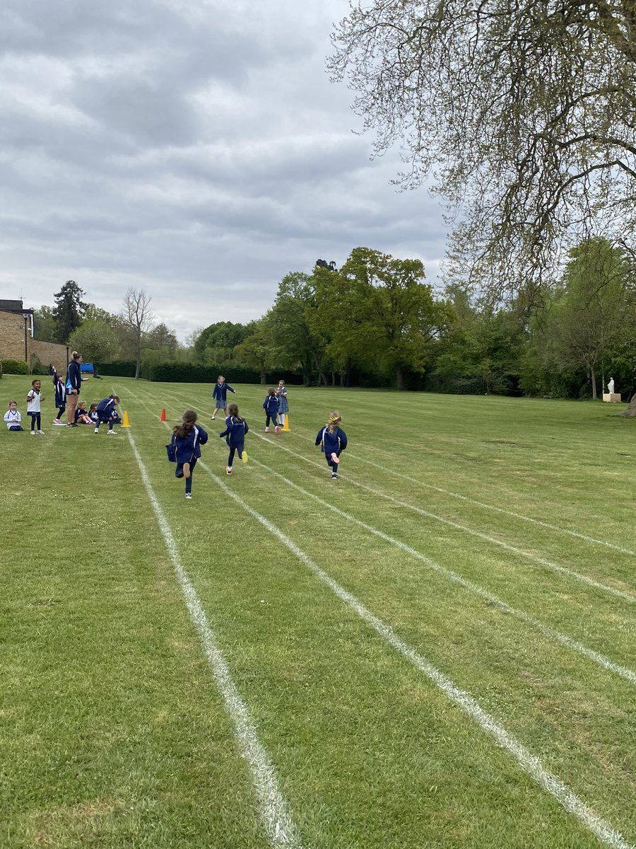 NotreDame_SPORT's tweet photo. #Prep Yr1 on the track today, with the help of Yr6’s top Sprinting tips, which they learnt at Athletics Club last night. #PassingOnKnowledge #Leadership https://t.co/d2NUAbcBhS
