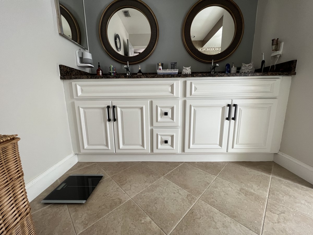 CabinetPaint's tweet photo. Back in beautiful #ValricoFL #BloomingdaleFL for this #cabinetpaintingco transformation where we applied #sherwinwilliams #greekvilla and a little #passivegray to bring this kitchen and bath back to life. Happy homeowners and happy TCPC team #kitchendesign #kitchencabinets #hgtv https://t.co/8C8NuHNffA