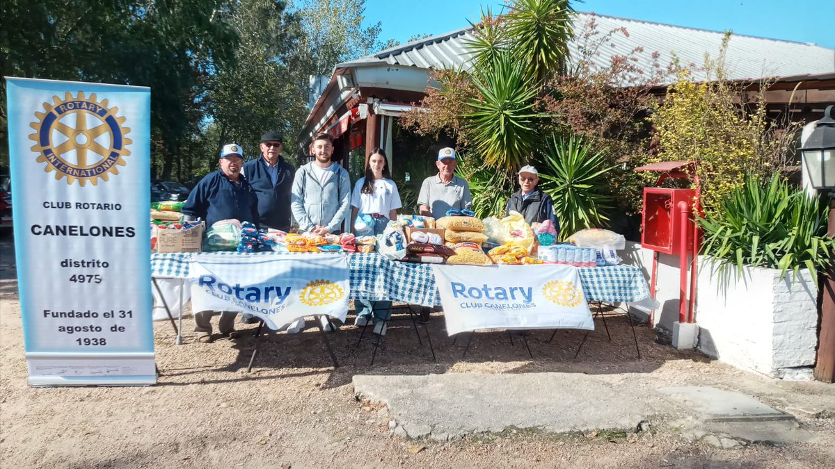 CUASoficial's tweet photo. Detrás de cada encuentro CUAS hay una actividad solidaria! 🤝

En el marco del Gran Premio Sildan, el sábado pasado donamos una importante cantidad de alimentos no perecederos al Rotary Club Canelones. ¡Cada vehículo participante entregó 10kg!

#cuas #cuas2022 #cuascolabora https://t.co/wf5SnyFmbm