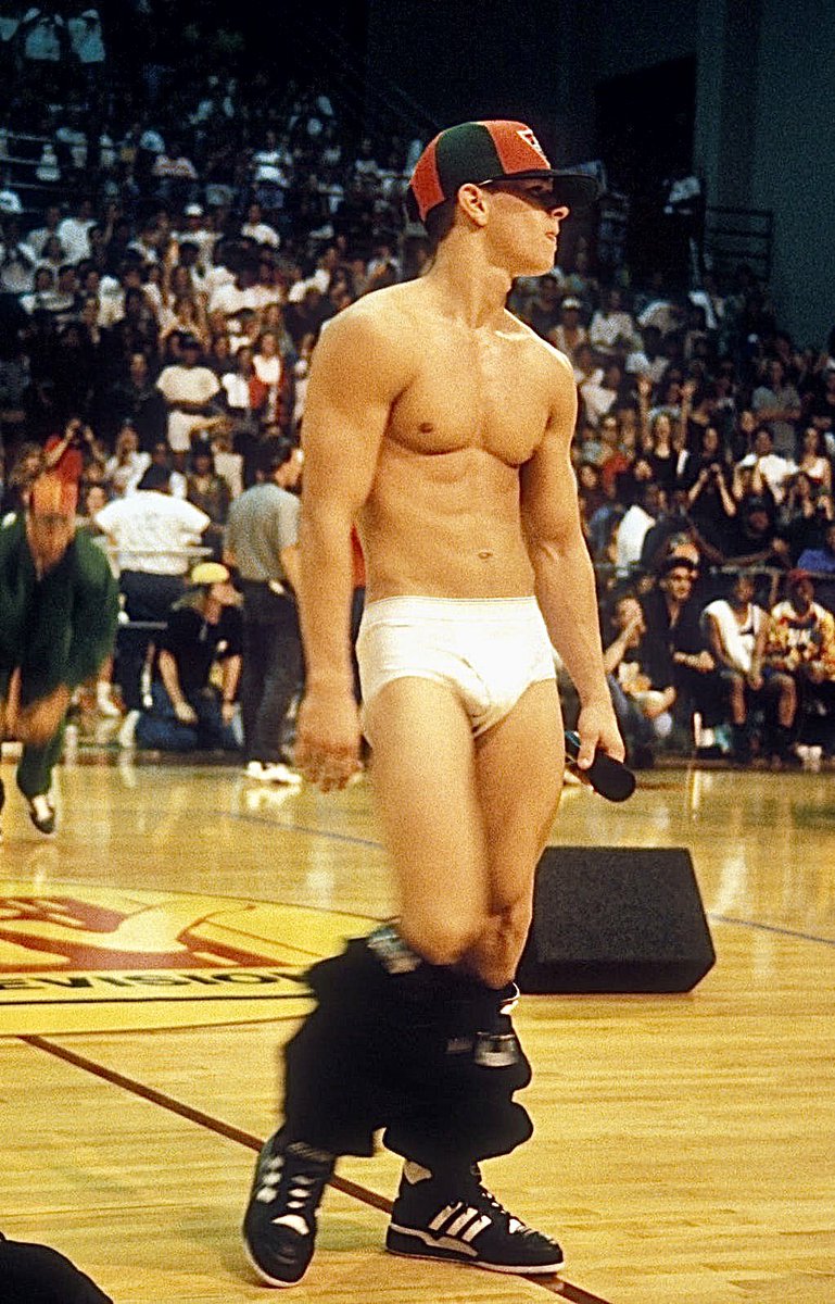 Simp4briefs's tweet photo. Just remembering Mark Wahlberg stripping to his tighty whities during a performance. This is what we need from actors/singers today. Complete confidence in their tighty whities. Ugh, what a time. I need some alone time after reliving these 🫣😮‍💨 https://t.co/jVRNssNtGW