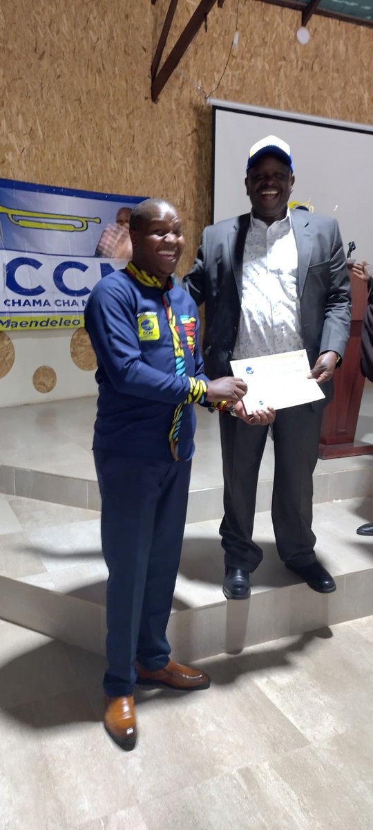 Today I had privilege to present Certificate of Nomination to @IsaacRutoGov as our @MashinaniKe Gubernatorial Candidate for Bomet County. We also presented the same to other Aspirants from across the country. With me is Election Board Chair FT