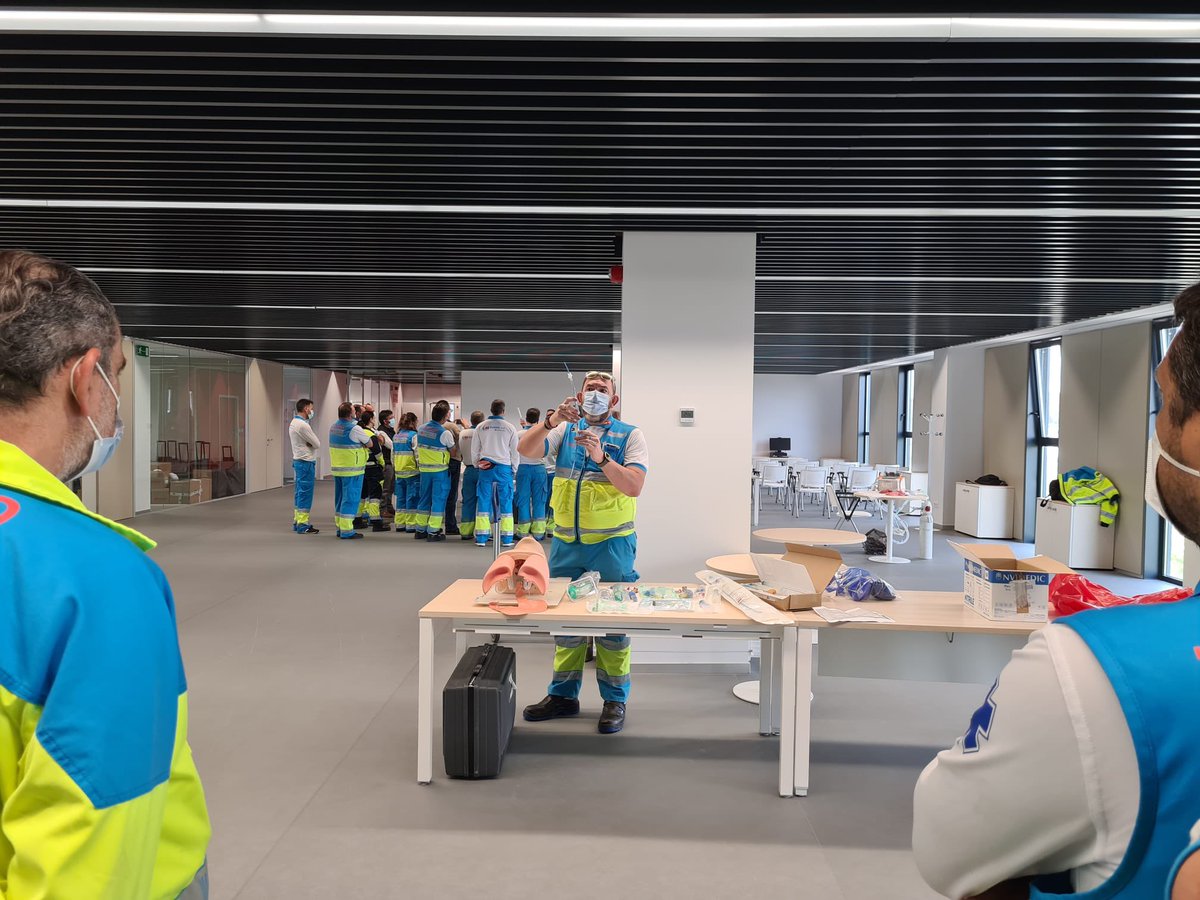 cyberquini's tweet photo. Taller de preparación de #VMNI y conocemos otros dispositivos supragloticos y de Ventilacion como la #frova, #igel ,#combitube https://t.co/gvXcrNM1C3