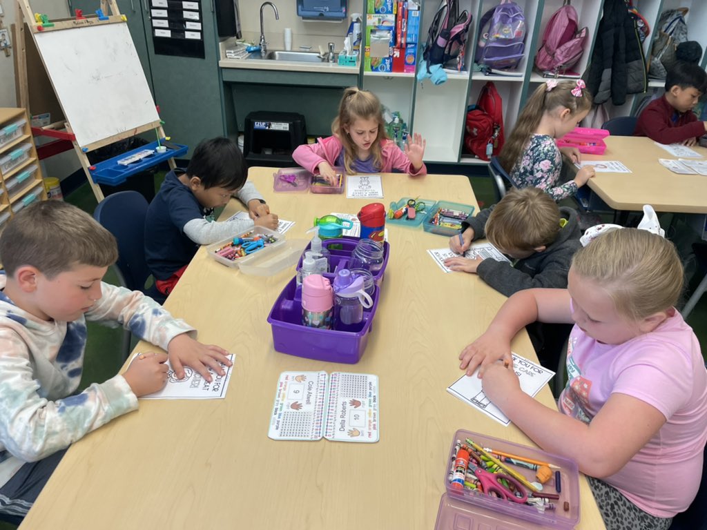 CalvertsKinders's tweet photo. You can’t spell kindergarten without kind.  The kindergarten classes celebrated kindness day for the letter K.  We wrote thank you notes to all of the staff members at JRES. https://t.co/taPWwCdekW