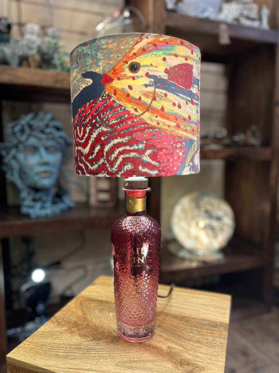 Did you spot our new upcycle bottle lamps in the window? 😎 After making every imaginable mistake, after experimenting with 10 different types of fabrics late until night, we finally got it right 😎 Only downside is we are starting to have lampshade nightmares 😂  #dorsethour