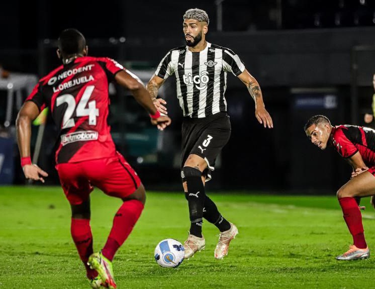BGRepollero's tweet photo. Ayer tenía examen y me perdí el partido lpm 😔 
Igual ahora que vi todo hay cosas que destacar:

Riveros es como el vino, cada día está mejor
Silva es nuestro santo 
BARBOZA, PERDÓN SI DUDAMOS DE VOS, SOS MAS QUE VAN DIJK!
Enciso? el mejor del mundo 👍 https://t.co/FBP79gvxfa