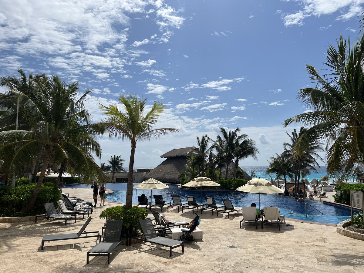 Fusion_Conf's tweet photo. Looking forward to kicking off our first live meeting in 2 years! We can’t wait to be reunited with the #DRRSC22 community today! ☀️ https://t.co/BoGDdtp0jC