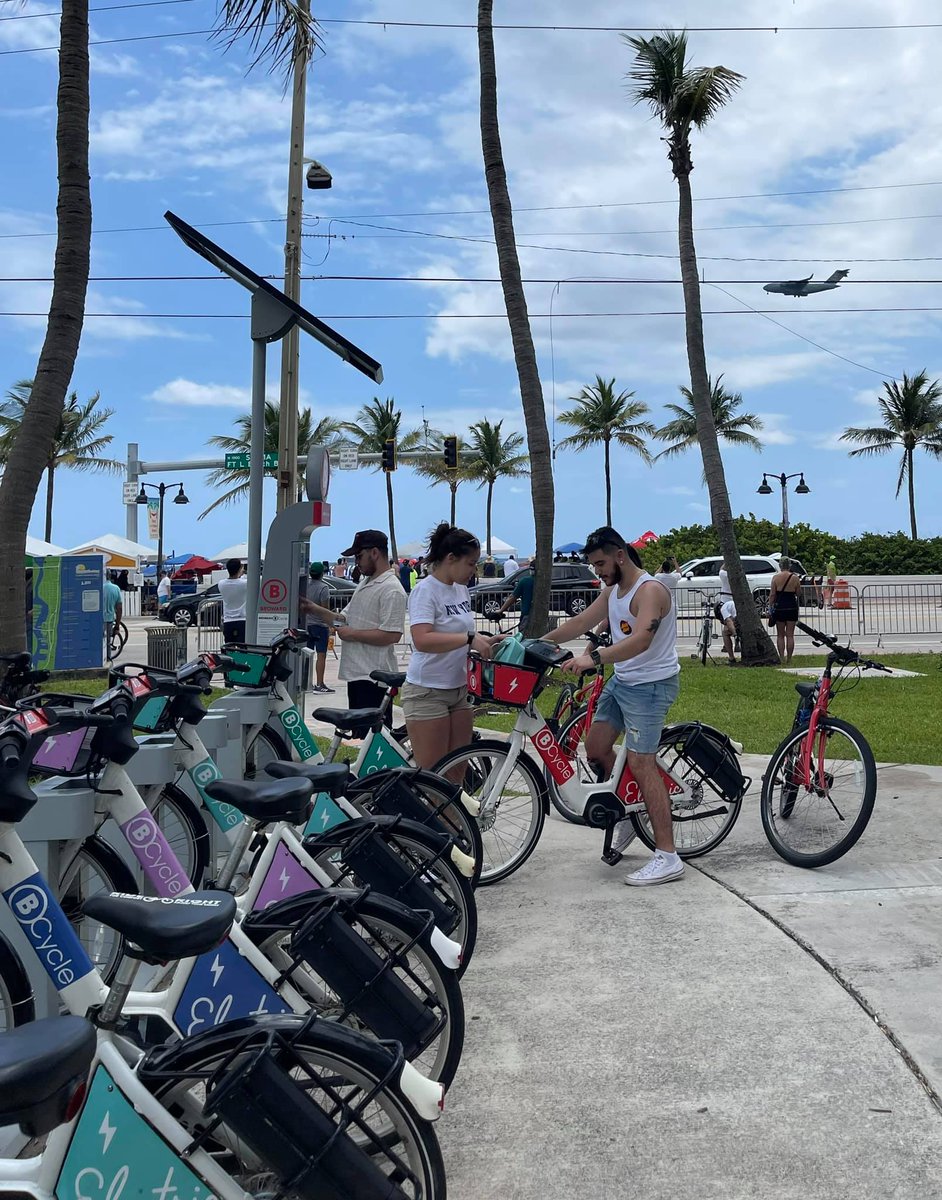 BrowardBcycle's tweet image. Heading to the Ft. Lauderdale Air Show this weekend? Avoid traffic and take Broward BCycle to the beach! We will be there to ensure there are bikes and docks available! #beachlife #funinthesun 🚴‍♂️🌞🛩️