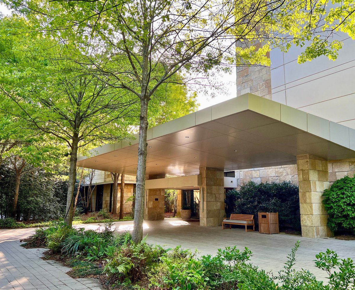 sevenagesdesign's tweet photo. We'd like to extend our very enthusiastic congratulations to our friends at @The_Umstead for the incredible achievement of receiving 15 Stars from @Forbes for 2022! We feel so fortunate to be able to work with this world-class brand and to have them here in our community! 🌟 https://t.co/ImQ2qXiT1q