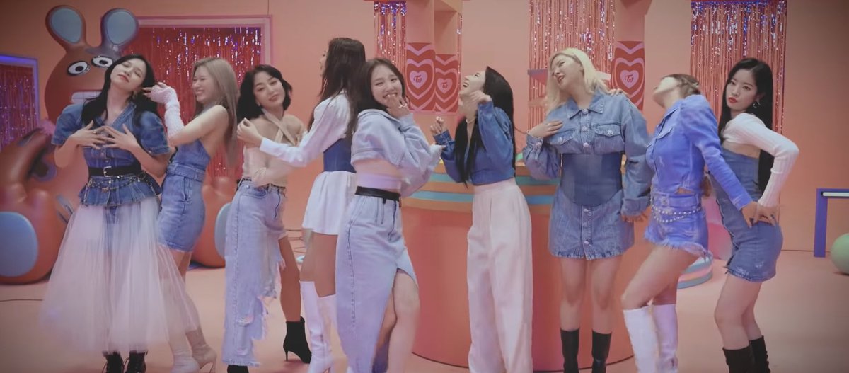 OnceADay37's tweet photo. 9 best girls 💕 @JYPETWICE https://t.co/D4fsYYhfLW