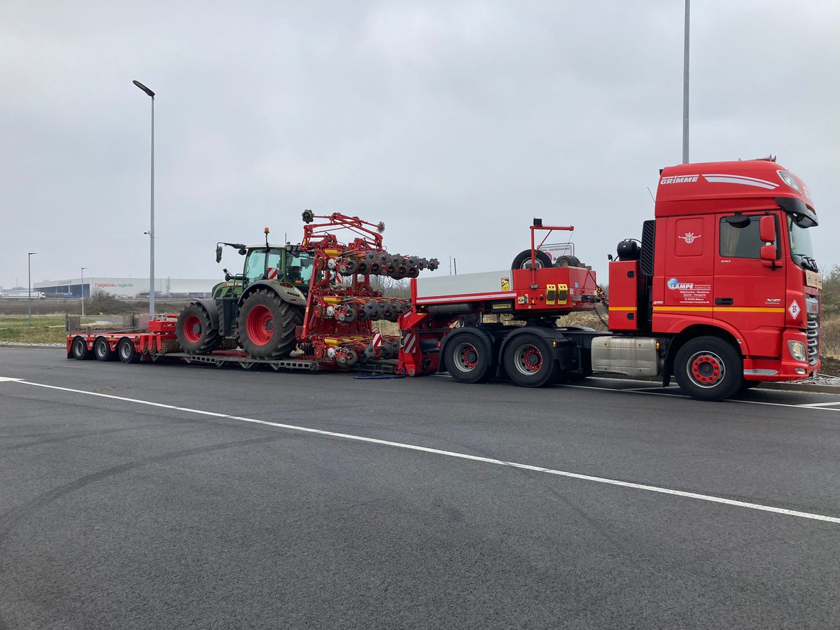 GRIMMEGroup's tweet photo. Some impressions from our #RowShow2022 with the MATRIX 1800 and Güttler Mediana 820 . Now is the time to grow...🌱
#GRIMME #MATRIX #sugarbeets https://t.co/P6v4jFJRyg
