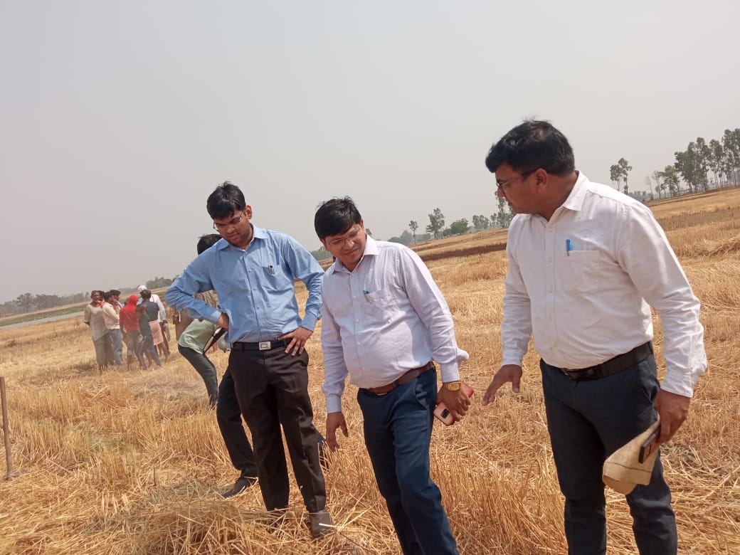 BdoUska's tweet photo. आज ग्राम पंचायत सेमराहना विकास खण्ड उसका बाजार मे दो विवादित चकबन्ध  को तहसील और पुलिस की सहायता  से अतिक्रमण मुक्त  कराया गया। @Cdosid1 @dmsid1 @CMOfficeUP https://t.co/eRcLo3jfjR