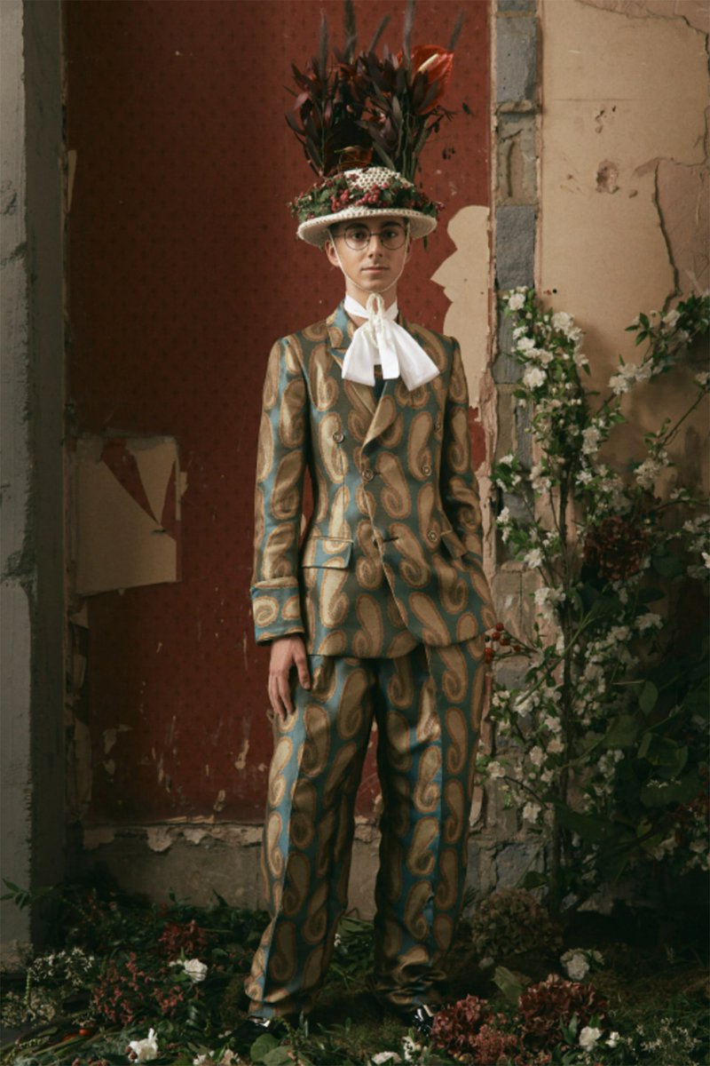 BritishGQ's tweet photo. As a frequent wearer of SS Daley, we wouldn't be surprised if Styles channelled the Victorian age in one of the Liverpudlian designer's paisley suits. 
https://t.co/V14v2OIjmX https://t.co/jSabSHvDkg