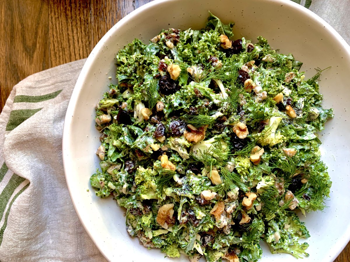 fnkitchen's tweet image. NO boring lunches allowed ❌ Try @ChefMeganMitch’s updated take on broccoli salad with fresh kale, crunchy walnuts and tart cherries tossed with a sweet and tangy dressing! 🤩 

Get the recipe: foodtv.com/3jyw4ef.