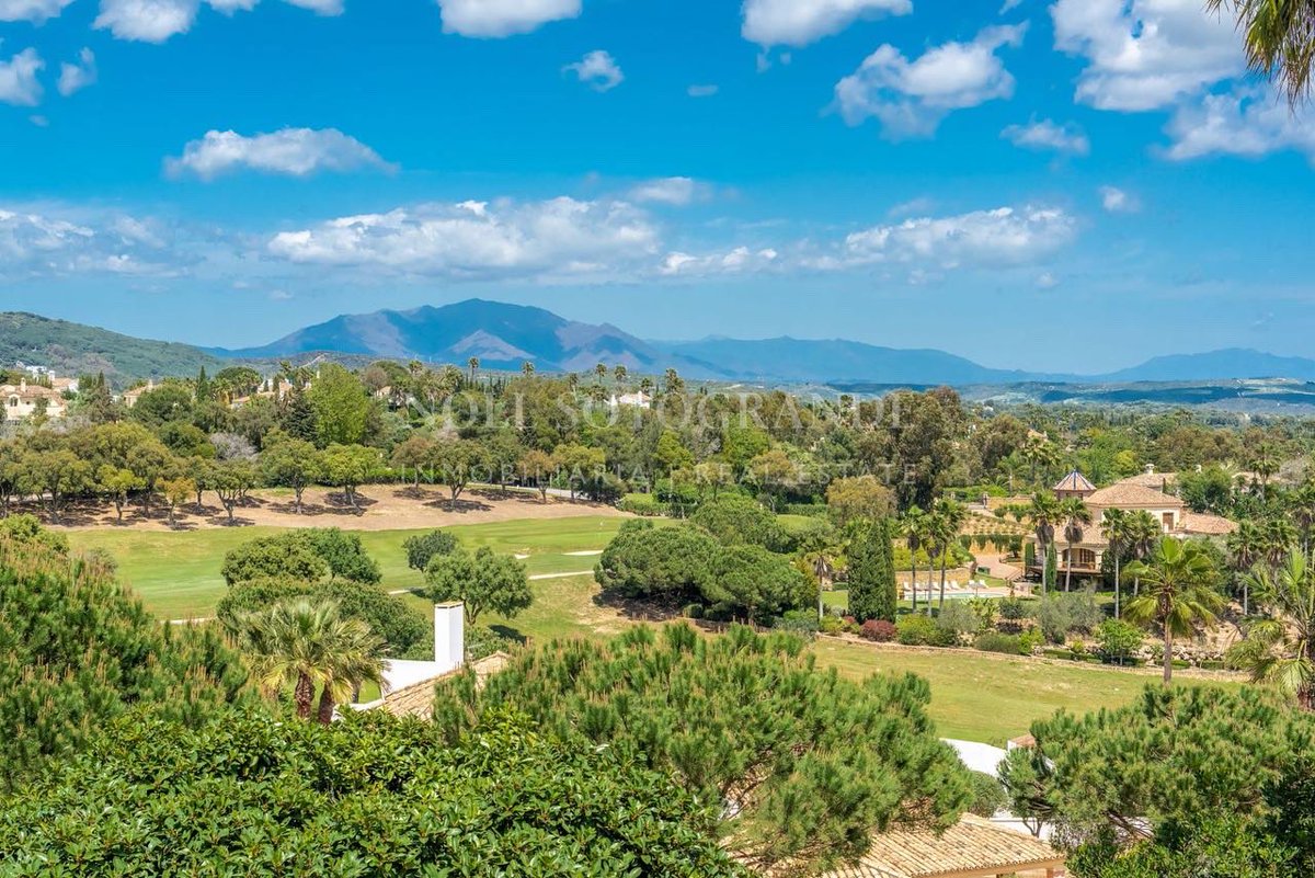 nollsotogrande's tweet photo. Believe it or not, the house is more breathtaking than these views! 😍

✨ NEW LISTING! Ref. NP1566 - Represented by @stephanienoll with an asking price of 2,5M€ and over 5.000m2 of plot.

🌴🌴🌴Noll Sotogrande Real Estate
#nollsotogrande #luxuryhomes #stephanienoll #sotogrande https://t.co/PTCoOvafze