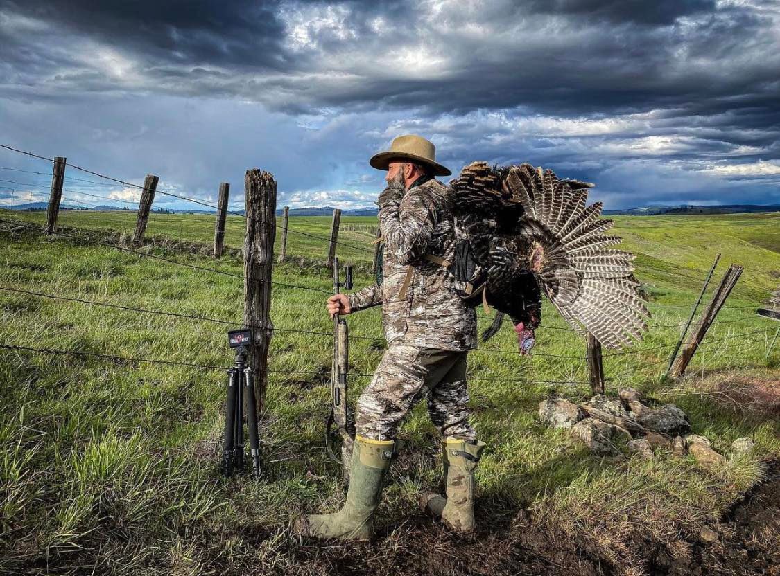 tactacam's tweet photo. Looks like @BoneManiacs is thirsty for some more 🦃🩸 #ShareYourHunt #Tactacam https://t.co/t33fBa6CRX