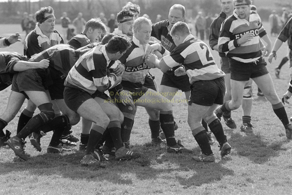 Essex_Welsh_Ref's tweet photo. More classic West Wales rugby action from the archives...

Trimsaran hosting Llangennech on 30/03/96.

Set 2

@TrimsaranRugby @RFCLlangennech https://t.co/SbsQrSAH65