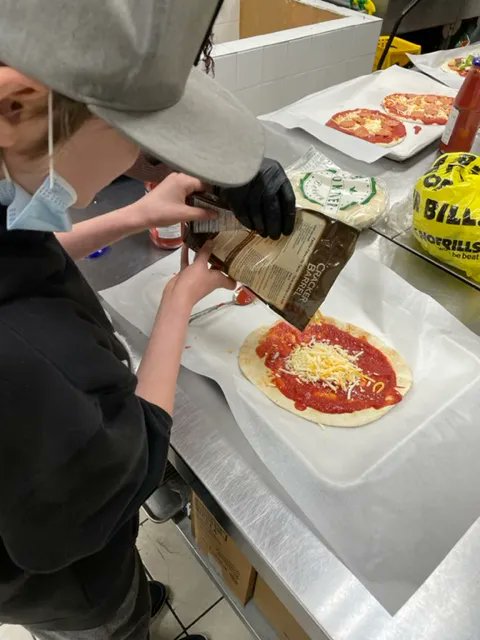 frontlinesto's tweet photo. Visit our website to register and learn more about our After-school programs ✍️ today we will be running our "So You Think You Can Cook?" program from 4pm-6pm🍕 🥐 🍅 We hope to see you there !
.
.
.
.
#torontocook #torontochef #torontoculinary #torontokitchen #youthchef https://t.co/zuxj0ohpvi