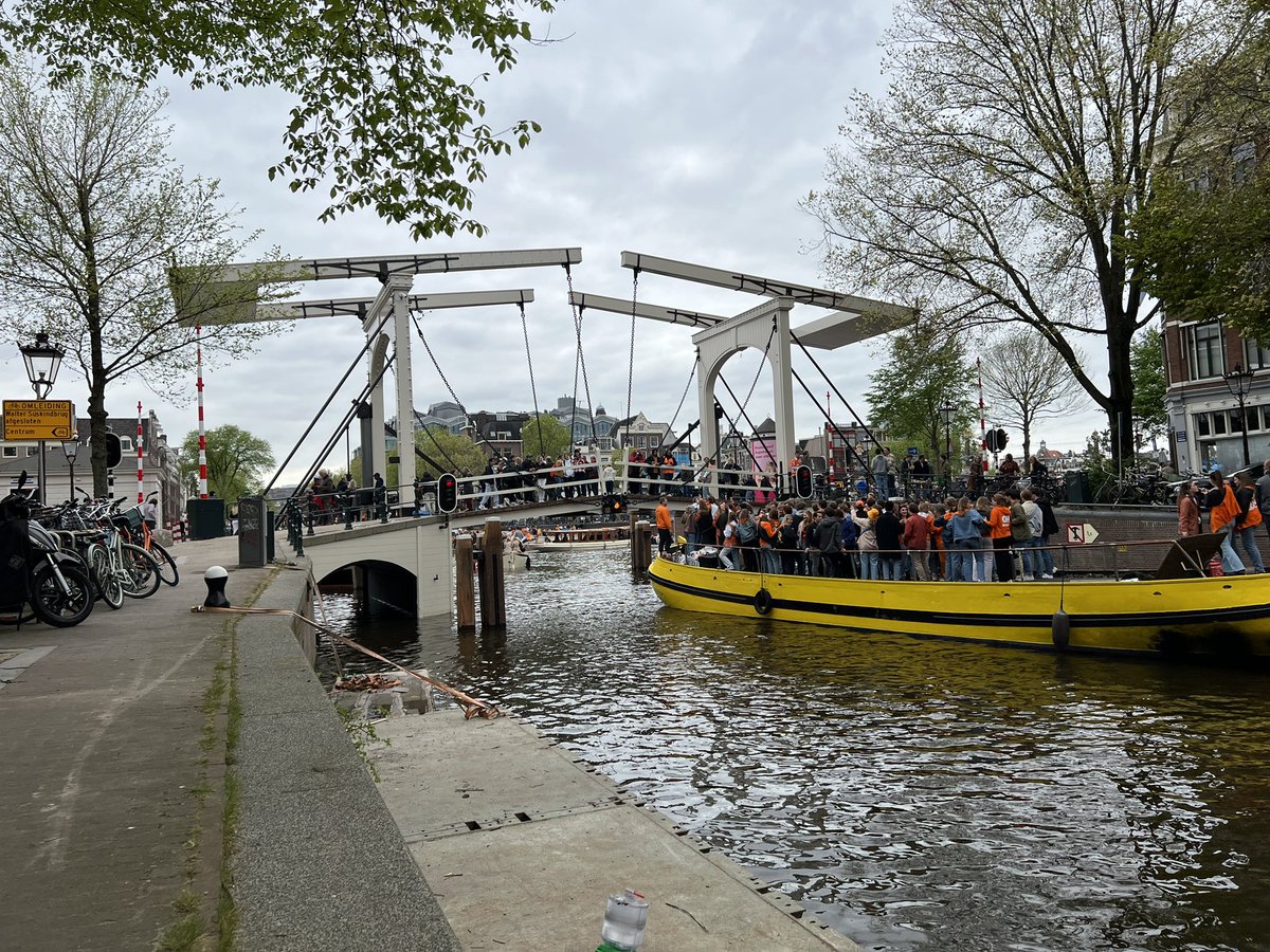 #koningsdag <a href="/AmsterdamNL/">Gemeente Amsterdam</a> <a href="/parool/">Het Parool</a>