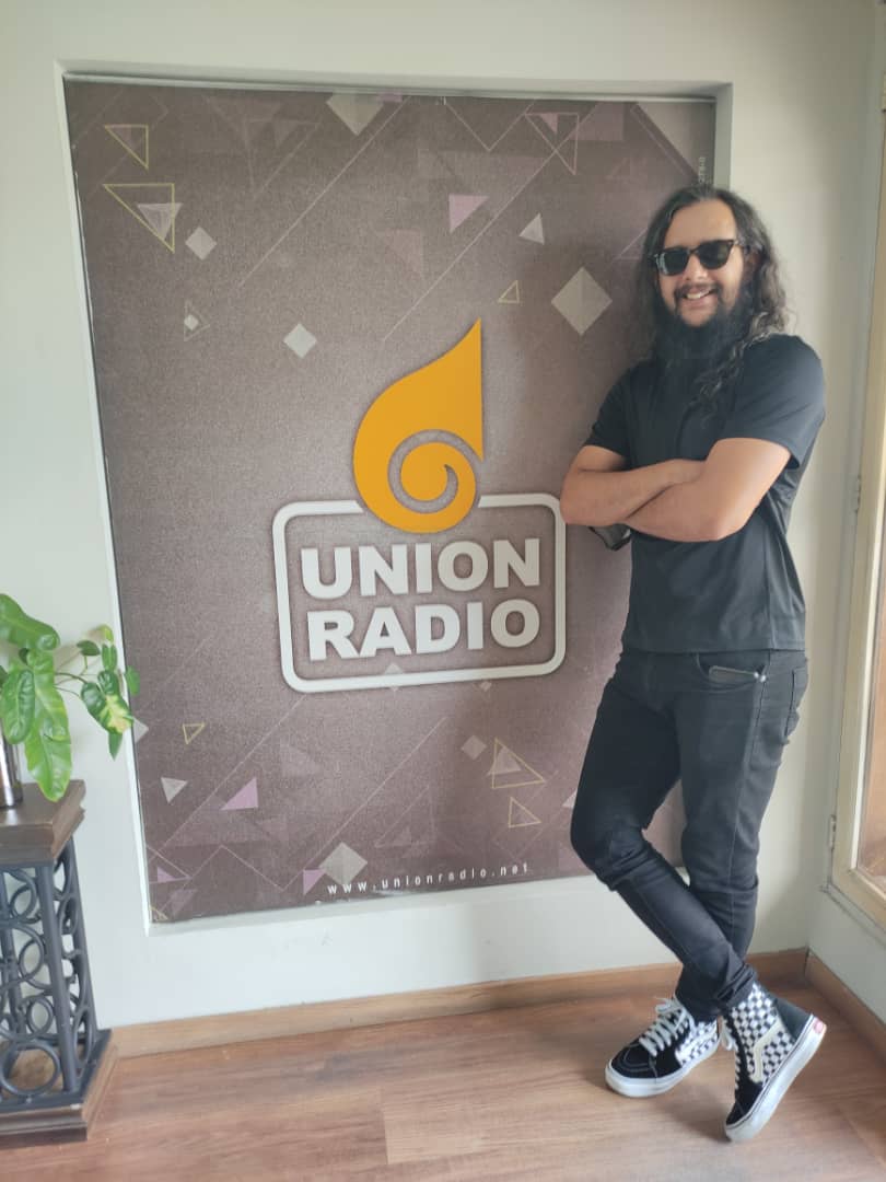 Rockeando en @unionradiozulia ✌🏼😎🤘🏼🎼🎵🎶🎹