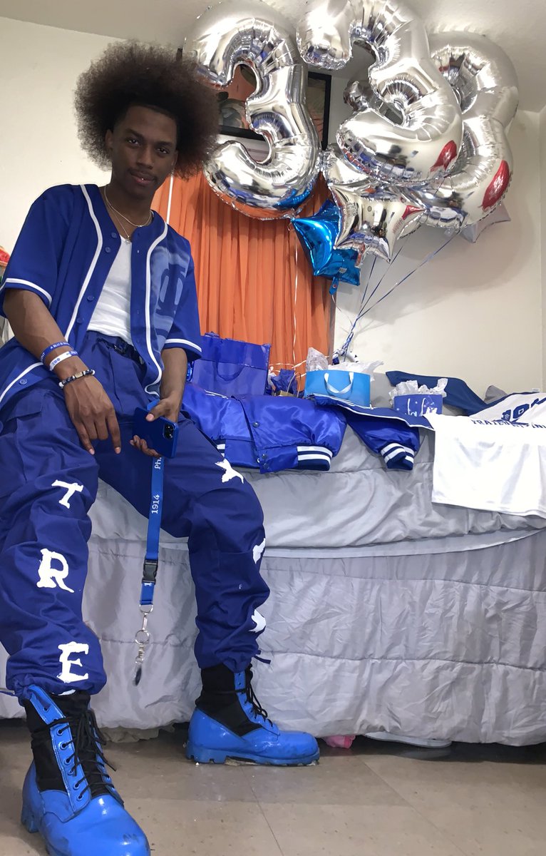 1nFamousSc0ttii's tweet photo. OOPΣ I almost forgot to post these lol… 🥹 Can y’all still show ya TailKLU3️⃣ some 💙🤍💙🤍 https://t.co/SSUCOs9CZa