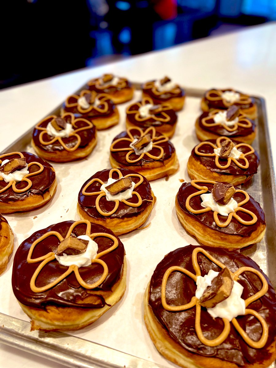 KanesDonuts's tweet photo. It’s getting close to the end of the month! Our flavors will be changing. Make sure you stop by and get a Reese’s Cup Donut! Made with @tedpeanutbutter #kanesdonuts #delicious #tedpeanutbutter #reesespeanutbuttercups #donuts #thebest #saugus #boston #localbusiness #reesesdonut https://t.co/yS88zZRvix