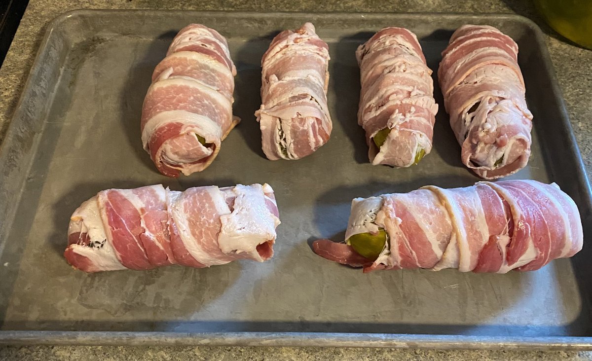 wonbbq's tweet photo. Compliments of @MahlkeTj not too shabby. #bacon wrapped #pickles #smoked with all sorts of different flavors. https://t.co/fQT1ZIHkB0