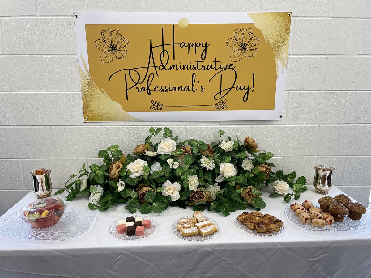 MMS_HCS's tweet photo. Happy Administrative Professionals’ Day! These ladies ensure that all the children, families and staff are well at McDonough Middle School! Enjoy your day!  @head_shamika https://t.co/usJ9DYTCIm