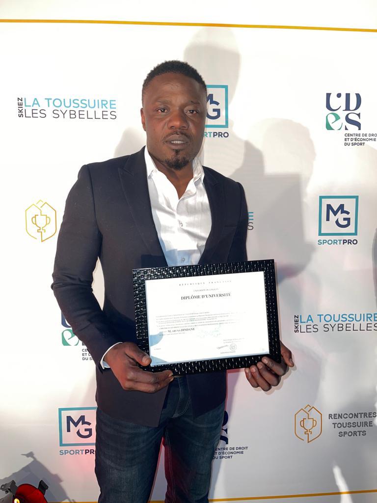 AFI_CI's tweet photo. @arudin26, le 1er vice-président de @AFI_CI décroche un master en management du sport⚽️👌💪👏🇨🇮 Un diplôme qui sanctionne deux années de formation. Il avait soutenu son mémoire de fin de cycle au Comité national sportif français. Bravo président!!
@Domoraud_17 @KoloToure28 https://t.co/Z0wjwjNTO1
