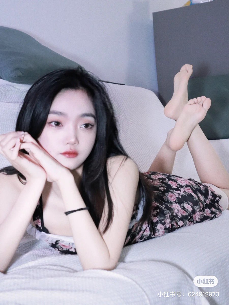 Huahuazhu2022's tweet photo. #美足 #恋足 #足控 #裸足 #脚底 #美脚 #feet #foot #footfetish #beautifulfeet #toe #toes #sole #barefoot #腳趾 #足 #足指 https://t.co/EMkonQjHg7
