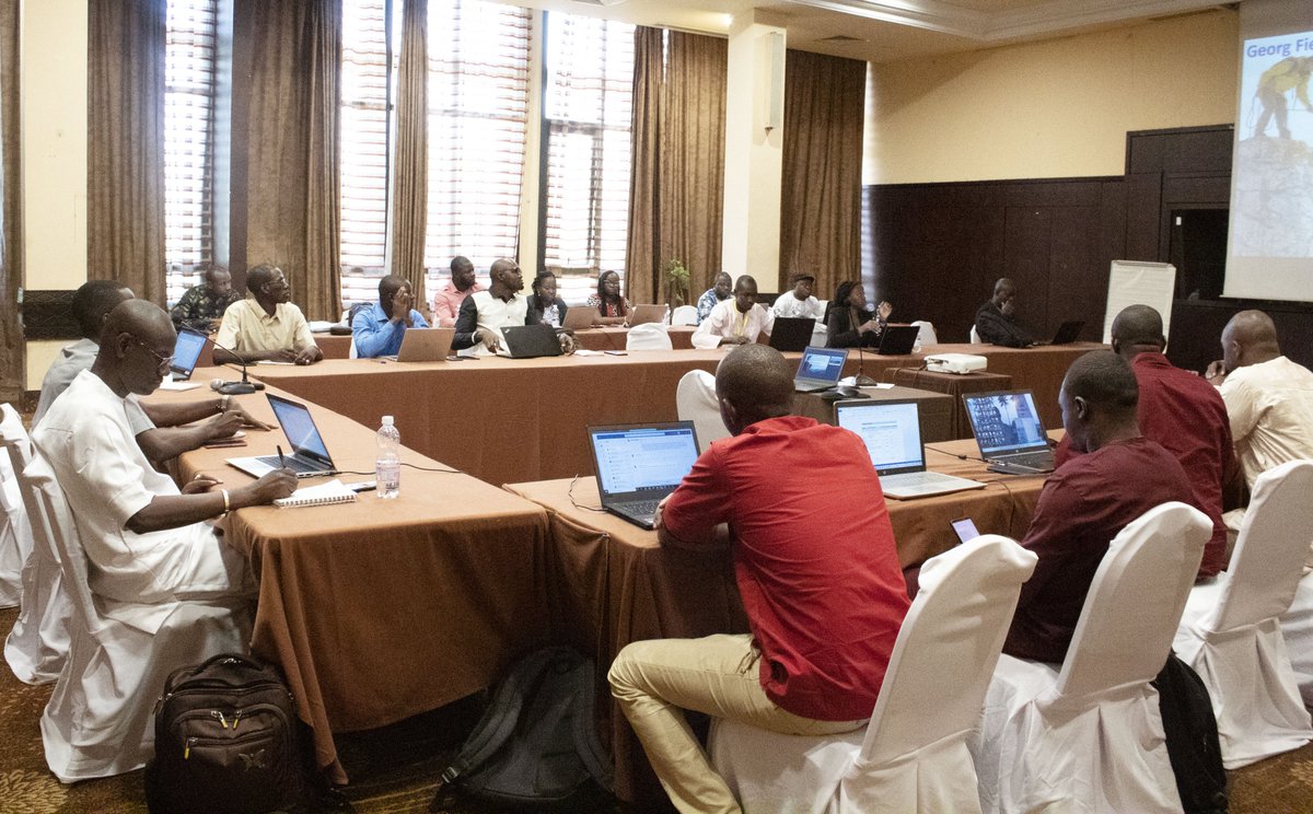 help_mali's tweet photo. Du 25 au 27 avril, l’équipe #Help chargée de mise en œuvre du projet "relèvement et stabilisation des communautés des zones frontalières Mali, Burkina et Niger" a suivi une formation sur les procédures de la @PatripStiftung avec l’ensemble des ONG sous financement #PATRIP au Mali https://t.co/gwg5pp4ZhN