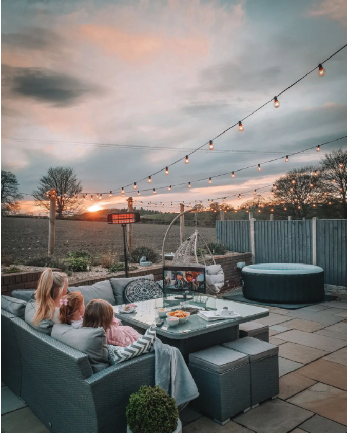 These kind of family nights 🌅  🎥  🍿 

📸  podandherpeas